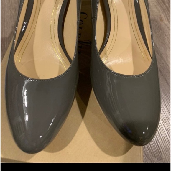 Cole Haan Chelsea Pump heels - Picture 3 of 7